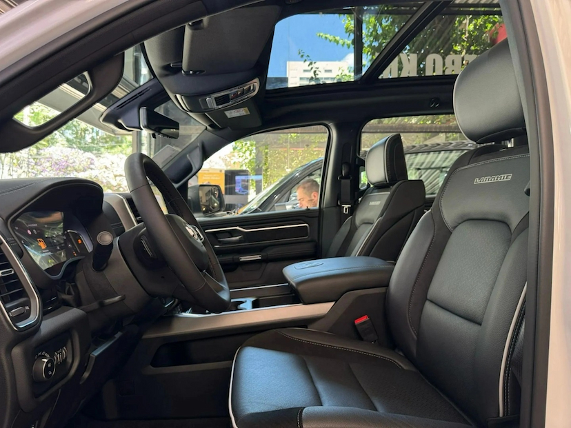 Foto do veículo RAM 1500 3.0 HURRICANE 6 BITURBO GASOLINA LARAMIE NIGHT EDITION CD 4X4 AUTOMÁTICO 2025 0 KM 594.690,00