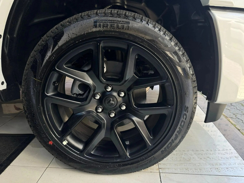 Foto do veículo RAM 1500 3.0 HURRICANE 6 BITURBO GASOLINA LARAMIE NIGHT EDITION CD 4X4 AUTOMÁTICO 2025 0 KM 594.690,00