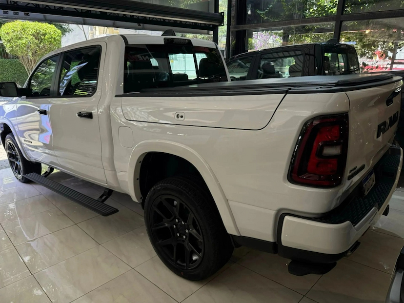 Foto do veículo RAM 1500 3.0 HURRICANE 6 BITURBO GASOLINA LARAMIE NIGHT EDITION CD 4X4 AUTOMÁTICO 2025 0 KM 594.690,00