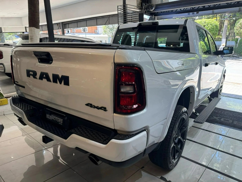 Foto do veículo RAM 1500 3.0 HURRICANE 6 BITURBO GASOLINA LARAMIE NIGHT EDITION CD 4X4 AUTOMÁTICO 2025 0 KM 594.690,00