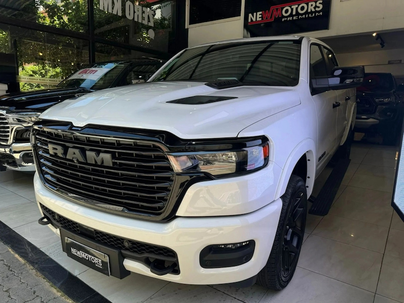 Foto do veículo RAM 1500 3.0 HURRICANE 6 BITURBO GASOLINA LARAMIE NIGHT EDITION CD 4X4 AUTOMÁTICO 2025 0 KM 594.690,00
