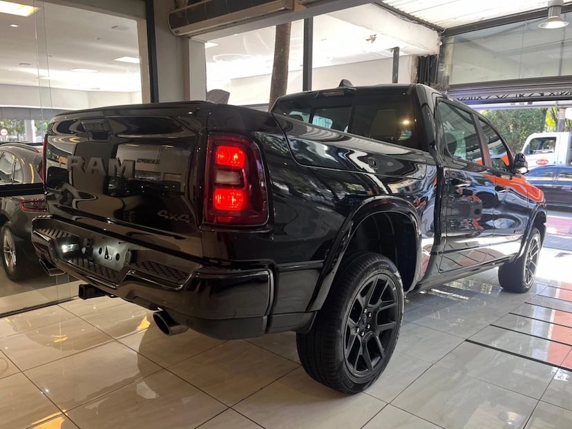 Foto do veículo RAM 1500 3.0 HURRICANE 6 BITURBO GASOLINA LARAMIE NIGHT EDITION CD 4X4 AUTOMÁTICO 2025 0 KM 594.690,00