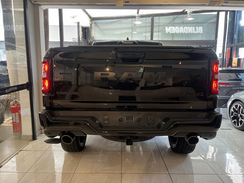Foto do veículo RAM 1500 3.0 HURRICANE 6 BITURBO GASOLINA LARAMIE NIGHT EDITION CD 4X4 AUTOMÁTICO 2025 0 KM 594.690,00
