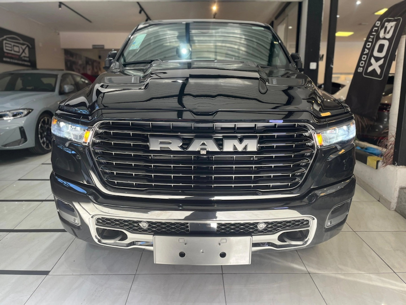 Foto do veículo RAM 1500 3.0 HURRICANE 6 BITURBO GASOLINA LARAMIE NIGHT EDITION CD 4X4 AUTOMÁTICO 2025 0 KM 594.690,00