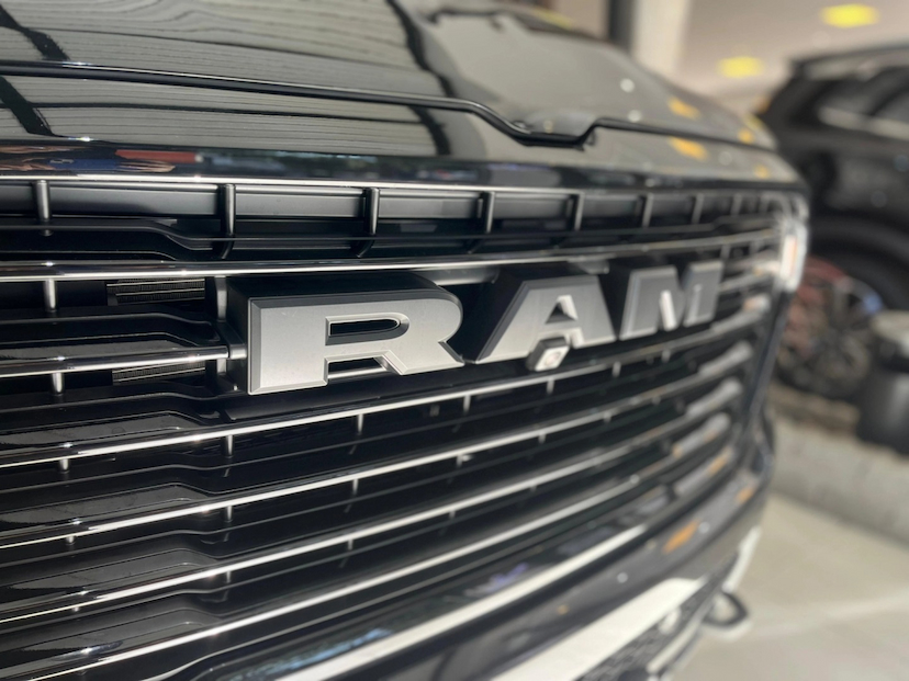 Foto do veículo RAM 1500 3.0 HURRICANE 6 BITURBO GASOLINA LARAMIE NIGHT EDITION CD 4X4 AUTOMÁTICO 2025 0 KM 594.690,00
