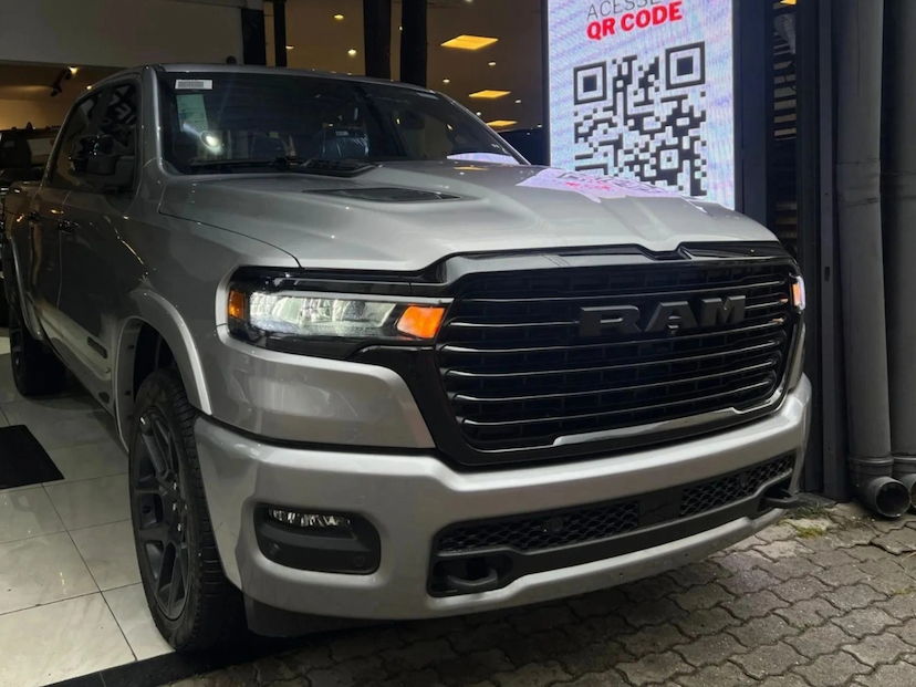 Foto do veículo RAM 1500 3.0 HURRICANE 6 BITURBO GASOLINA LARAMIE NIGHT EDITION CD 4X4 AUTOMÁTICO 2025 0 KM 594.690,00