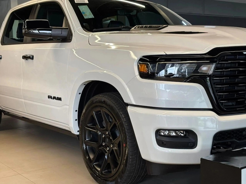 Foto do veículo RAM 1500 3.0 HURRICANE 6 BITURBO GASOLINA LARAMIE NIGHT EDITION CD 4X4 AUTOMÁTICO 2025 0 KM 594.690,00