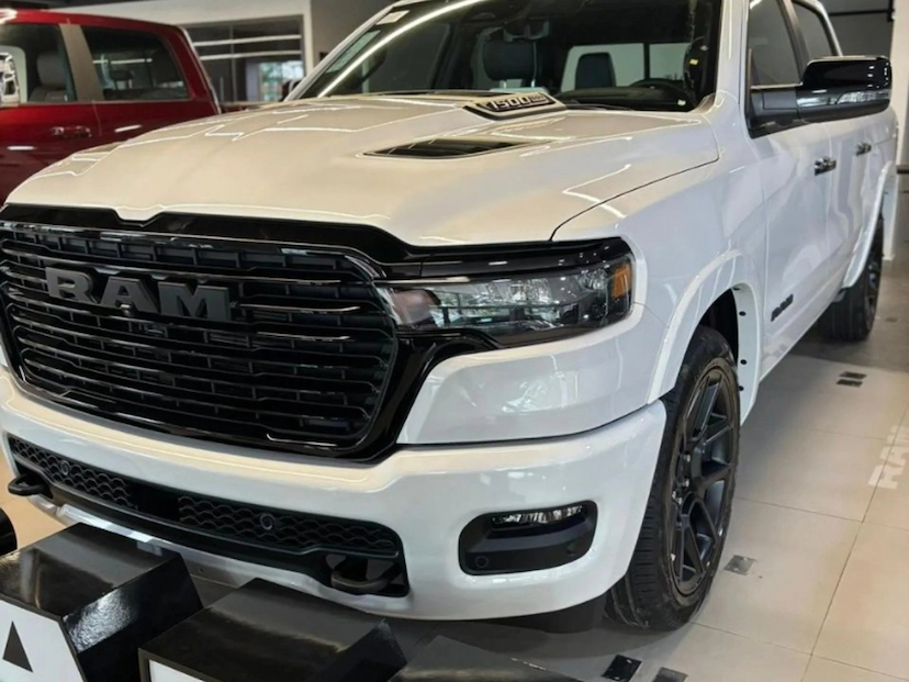 Foto do veículo RAM 1500 3.0 HURRICANE 6 BITURBO GASOLINA LARAMIE NIGHT EDITION CD 4X4 AUTOMÁTICO 2025 0 KM 594.690,00