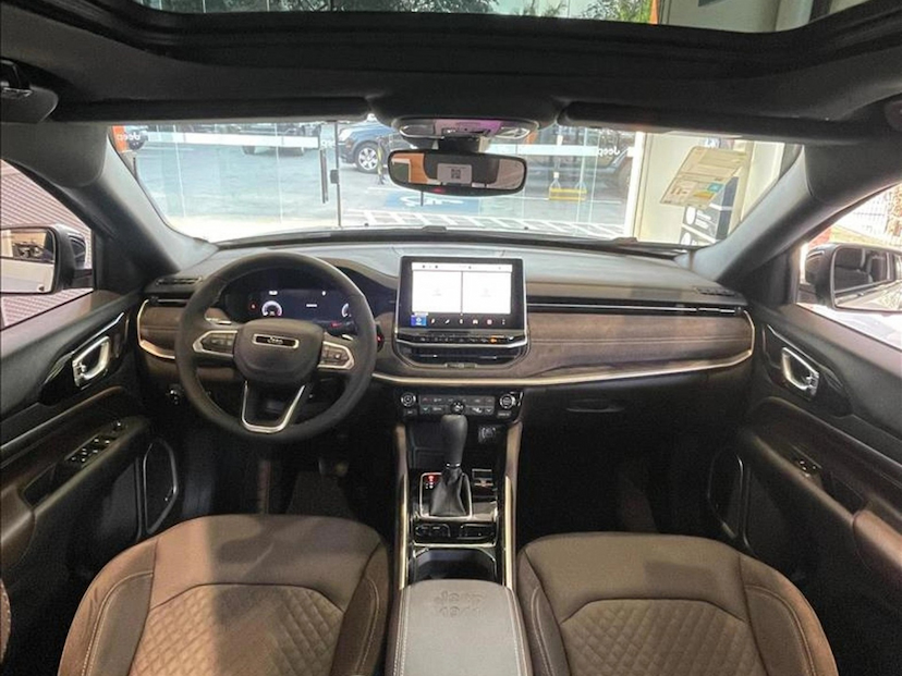 Foto do veículo JEEP COMMANDER 1.3 T270 TURBO FLEX OVERLAND AT6 2026 0 KM 249.500,00