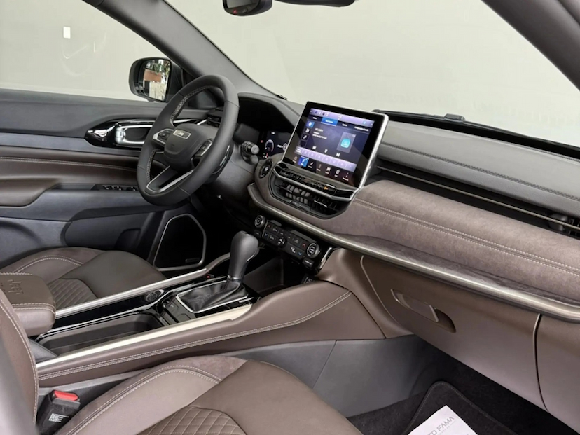 Foto do veículo JEEP COMMANDER 1.3 T270 TURBO FLEX OVERLAND AT6 2026 0 KM 249.500,00