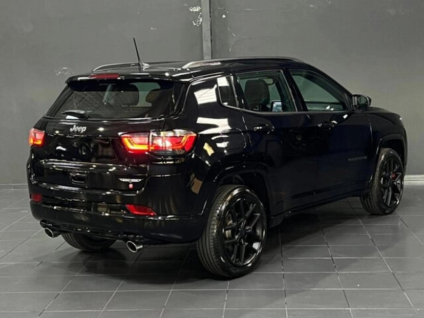 Foto do veículo JEEP COMPASS 2.0 HURRICANE 4 TURBO GASOLINA BLACKHAWK AT9 2026 0 KM 237.777,00