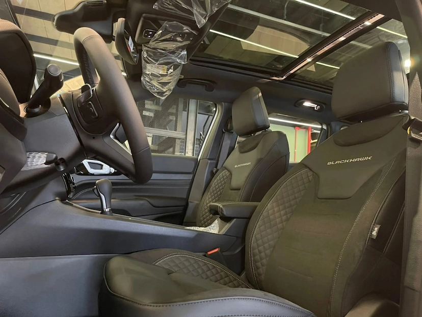 Foto do veículo JEEP COMPASS 2.0 HURRICANE 4 TURBO GASOLINA BLACKHAWK AT9 2026 0 KM 237.777,00