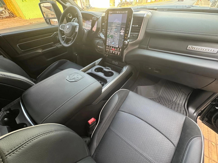 Foto do veículo RAM 3500 6.7 I6 TURBO DIESEL LARAMIE NIGHT EDITION CD 4X4  AUTOMÁTICO 2025 0 KM 539.800,00