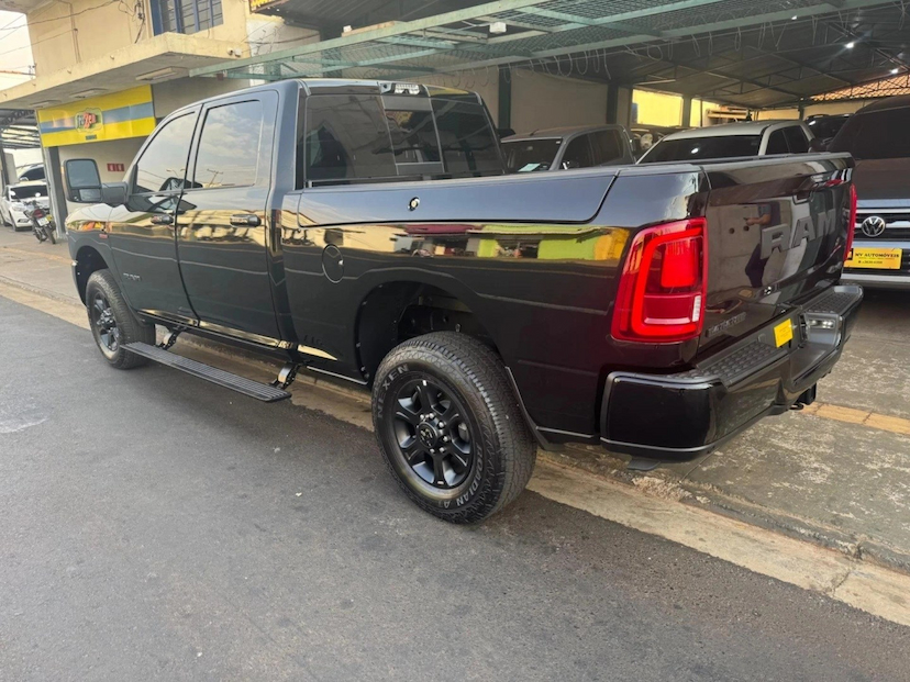 Foto do veículo RAM 3500 6.7 I6 TURBO DIESEL LARAMIE NIGHT EDITION CD 4X4  AUTOMÁTICO 2025 0 KM 539.800,00