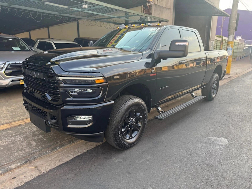 Foto do veículo RAM 3500 6.7 I6 TURBO DIESEL LARAMIE NIGHT EDITION CD 4X4  AUTOMÁTICO 2025 0 KM 539.800,00