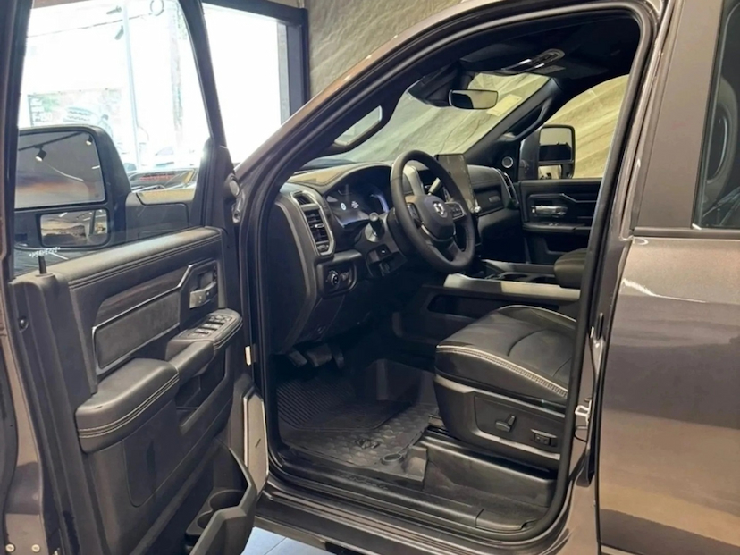 Foto do veículo RAM 3500 6.7 I6 TURBO DIESEL LARAMIE NIGHT EDITION CD 4X4  AUTOMÁTICO 2025 0 KM 539.800,00