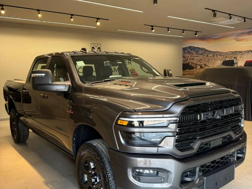 Foto do veículo RAM 3500 6.7 I6 TURBO DIESEL LARAMIE NIGHT EDITION CD 4X4  AUTOMÁTICO 2025 0 KM 539.800,00