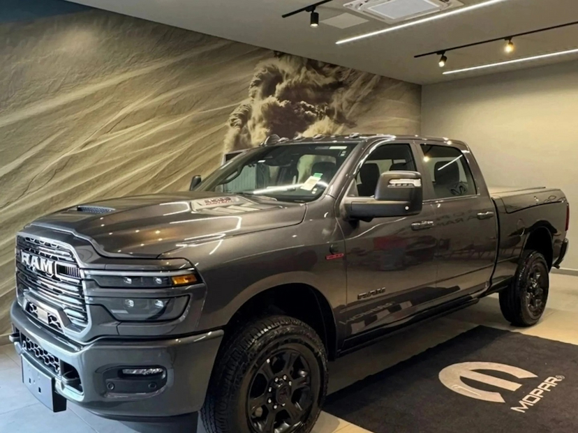 Foto do veículo RAM 3500 6.7 I6 TURBO DIESEL LARAMIE NIGHT EDITION CD 4X4  AUTOMÁTICO 2025 0 KM 539.800,00