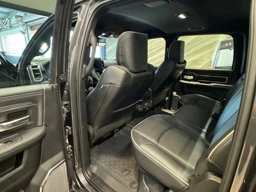 Foto do veículo RAM 3500 6.7 I6 TURBO DIESEL LARAMIE NIGHT EDITION CD 4X4  AUTOMÁTICO 2025 0 KM 539.800,00