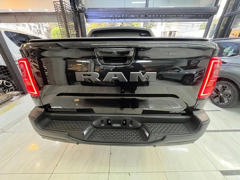 Foto do veículo RAM RAMPAGE 2.2 TURBO DIESEL LARAMIE 4X4 AUTOMÁTICO 2027 0 KM 223.800,00