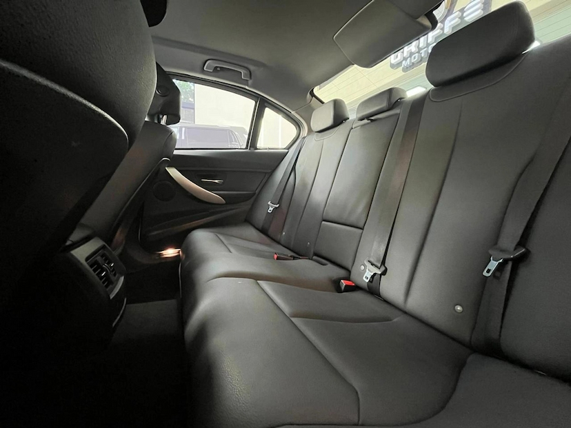 Foto do veículo BMW 316I 1.6 SEDAN 8V TURBO GASOLINA 4P AUTOMATICO 2015 83.000 KM 95.777,00