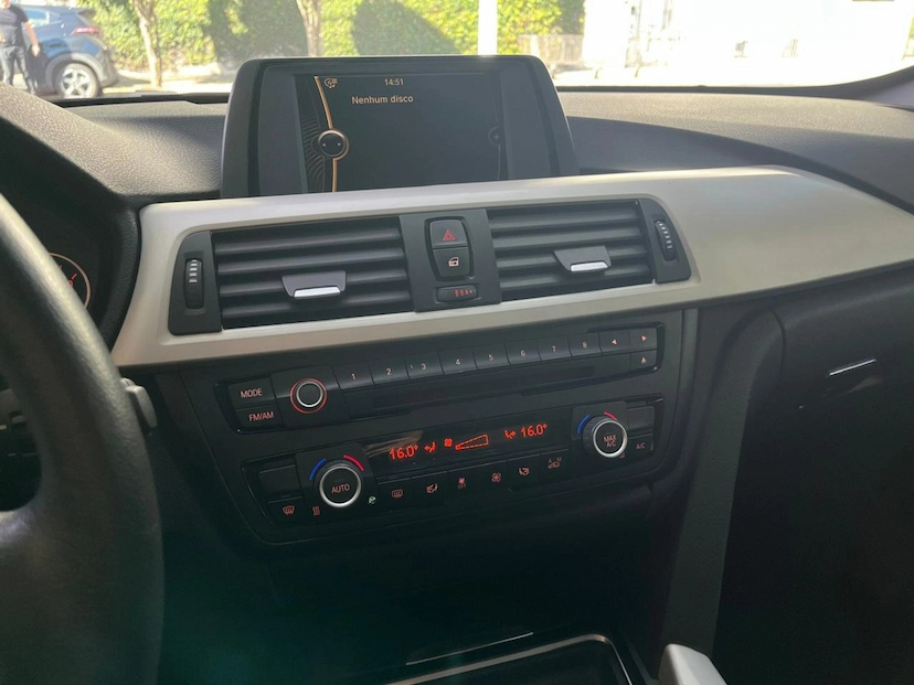 Foto do veículo BMW 316I 1.6 SEDAN 8V TURBO GASOLINA 4P AUTOMATICO 2015 83.000 KM 95.777,00