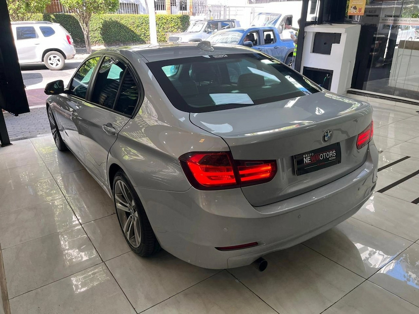 Foto do veículo BMW 316I 1.6 SEDAN 8V TURBO GASOLINA 4P AUTOMATICO 2015 83.000 KM 95.777,00
