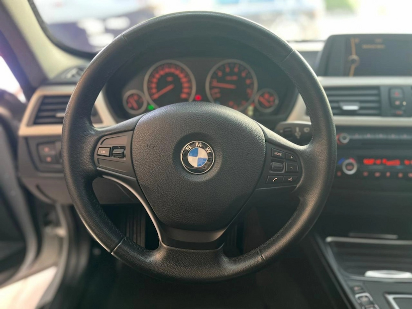Foto do veículo BMW 316I 1.6 SEDAN 8V TURBO GASOLINA 4P AUTOMATICO 2015 83.000 KM 95.777,00
