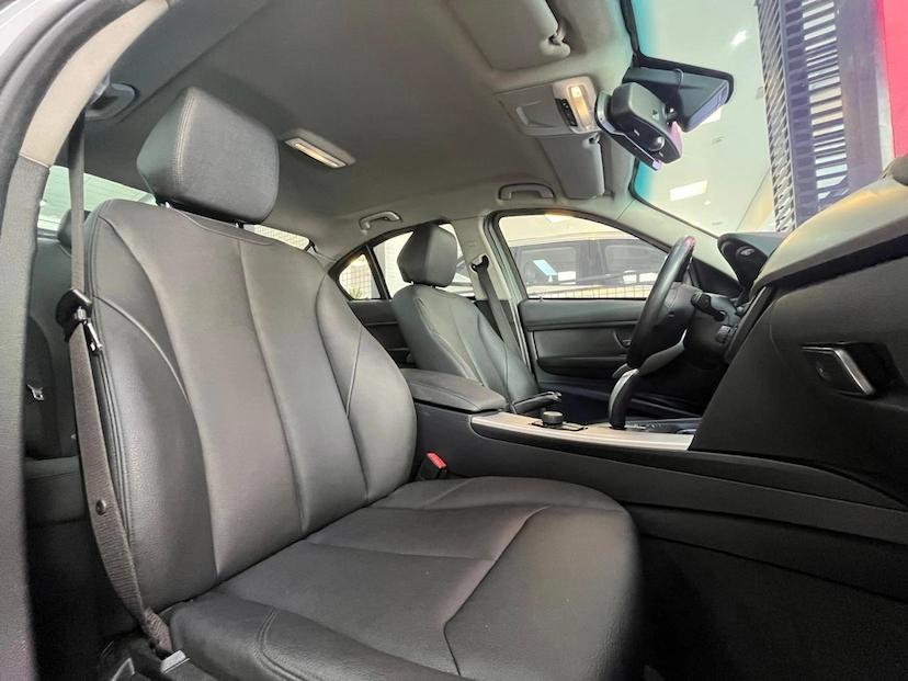 Foto do veículo BMW 316I 1.6 SEDAN 8V TURBO GASOLINA 4P AUTOMATICO 2015 83.000 KM 95.777,00