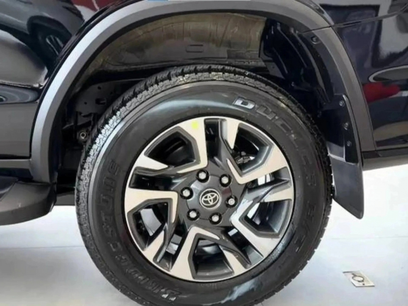 Foto do veículo TOYOTA HILUX SW4 2.8 D-4D TURBO DIESEL SRX PLATINUM 7L 4X4 AUTOMÁTICO 2026 0 KM 378.900,00