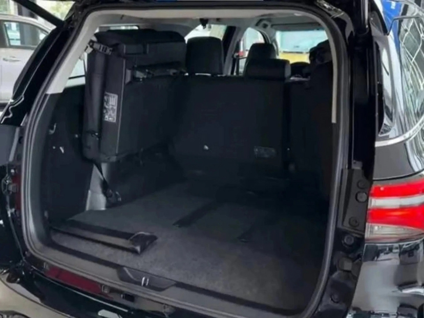 Foto do veículo TOYOTA HILUX SW4 2.8 D-4D TURBO DIESEL SRX PLATINUM 7L 4X4 AUTOMÁTICO 2026 0 KM 378.900,00