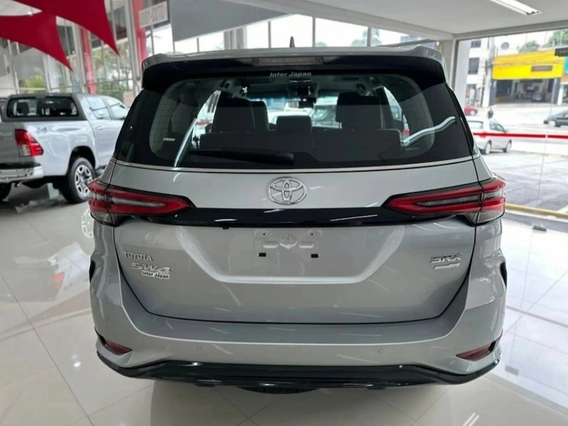 Foto do veículo TOYOTA HILUX SW4 2.8 D-4D TURBO DIESEL SRX PLATINUM 7L 4X4 AUTOMÁTICO 2026 0 KM 378.900,00