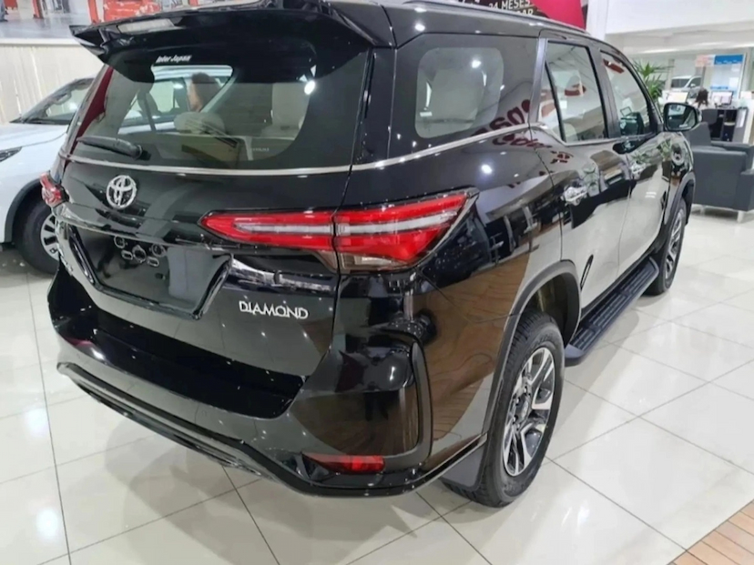 Foto do veículo TOYOTA HILUX SW4 2.8 D-4D TURBO DIESEL DIAMOND 7L 4X4 AUTOMÁTICO 2026 0 KM 424.890,00