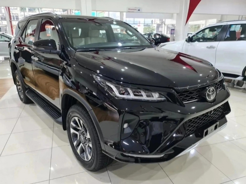 Foto do veículo TOYOTA HILUX SW4 2.8 D-4D TURBO DIESEL DIAMOND 7L 4X4 AUTOMÁTICO 2026 0 KM 424.890,00