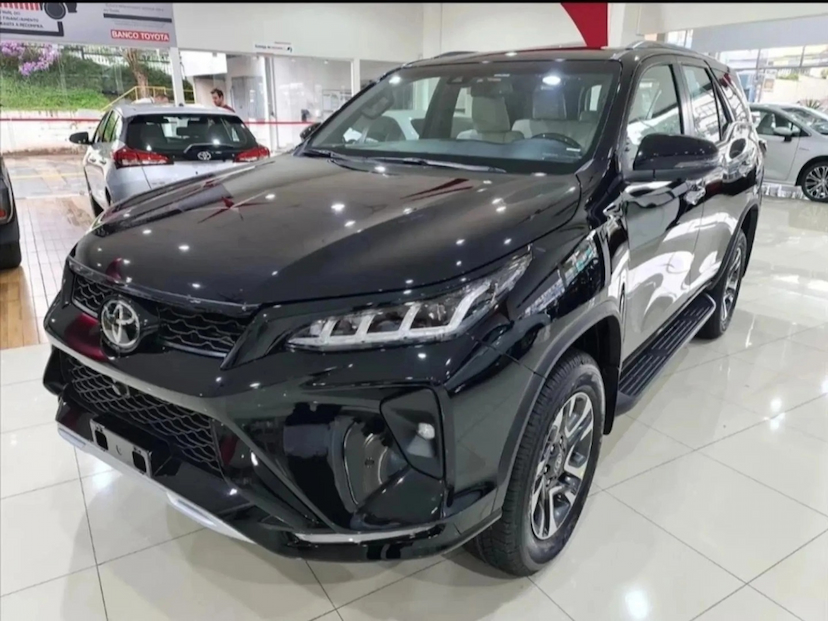Foto do veículo TOYOTA HILUX SW4 2.8 D-4D TURBO DIESEL DIAMOND 7L 4X4 AUTOMÁTICO 2026 0 KM 424.890,00