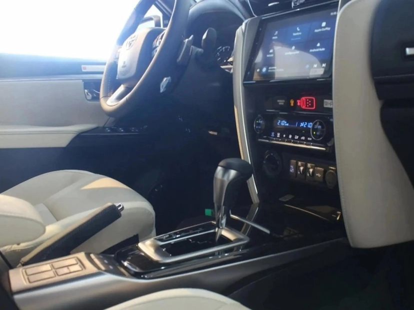 Foto do veículo TOYOTA HILUX SW4 2.8 D-4D TURBO DIESEL DIAMOND 7L 4X4 AUTOMÁTICO 2026 0 KM 424.890,00
