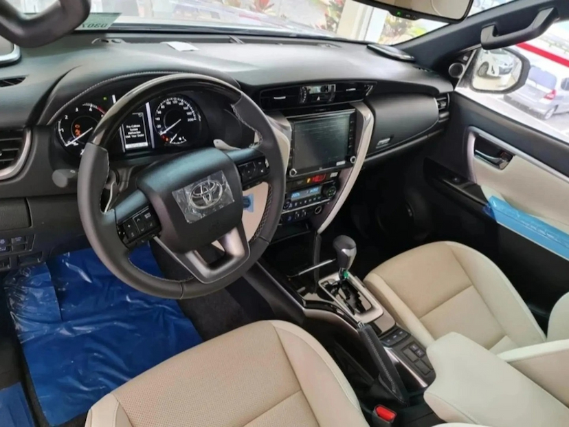 Foto do veículo TOYOTA HILUX SW4 2.8 D-4D TURBO DIESEL DIAMOND 7L 4X4 AUTOMÁTICO 2026 0 KM 424.890,00