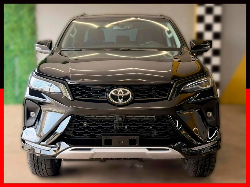Foto do veículo TOYOTA HILUX SW4 2.8 D-4D TURBO DIESEL SRX PLATINUM 7L 4X4 AUTOMÁTICO 2026 0 KM 389.450,00
