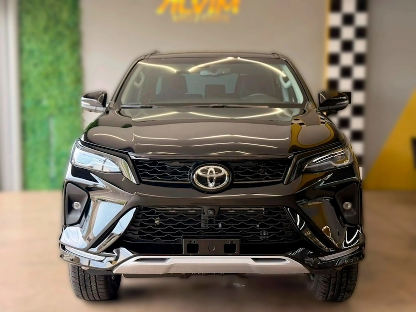 Foto do veículo TOYOTA HILUX SW4 2.8 D-4D TURBO DIESEL SRX PLATINUM 7L 4X4 AUTOMÁTICO 2026 0 KM 389.450,00