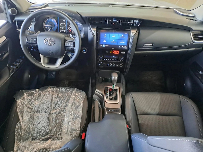 Foto do veículo TOYOTA HILUX SW4 2.8 D-4D TURBO DIESEL SRX PLATINUM 7L 4X4 AUTOMÁTICO 2026 0 KM 378.900,00