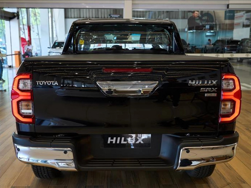Foto do veículo TOYOTA HILUX 2.8 D-4D TURBO DIESEL CD SRX PLUS 4X4 AUTOMÁTICO 2026 0 KM 327.800,00