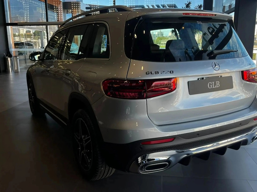 Foto do veículo MERCEDES-BENZ GLB 220 2.0 MHEV AMG LINE 4MATIC 8G-DCT 2026 0 KM 391.800,00