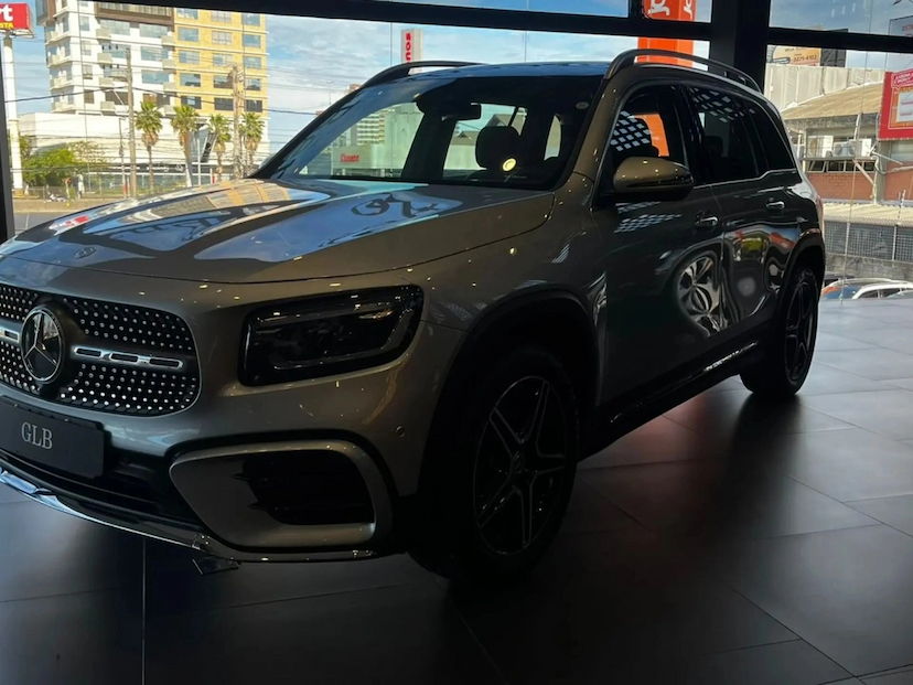 Foto do veículo MERCEDES-BENZ GLB 220 2.0 MHEV AMG LINE 4MATIC 8G-DCT 2026 0 KM 391.800,00