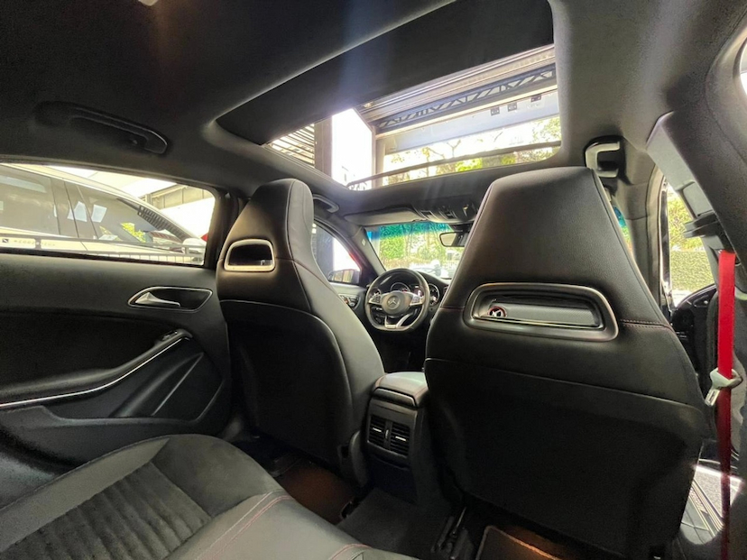 Foto do veículo MERCEDES-BENZ A 250 2.0 SPORT TURBO GASOLINA 4P AUTOMATIZADO 2017 77.000 KM 143.777,00