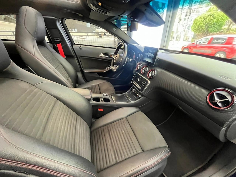 Foto do veículo MERCEDES-BENZ A 250 2.0 SPORT TURBO GASOLINA 4P AUTOMATIZADO 2017 77.000 KM 143.777,00