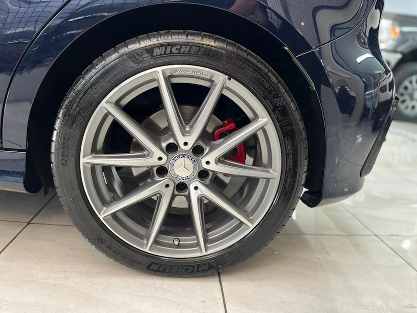 Foto do veículo MERCEDES-BENZ A 250 2.0 SPORT TURBO GASOLINA 4P AUTOMATIZADO 2017 77.000 KM 143.777,00