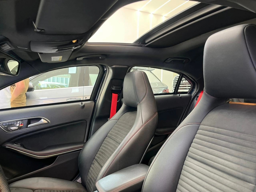 Foto do veículo MERCEDES-BENZ A 250 2.0 SPORT TURBO GASOLINA 4P AUTOMATIZADO 2017 77.000 KM 143.777,00