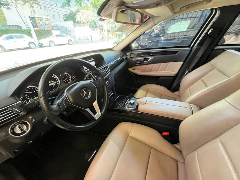 Foto do veículo MERCEDES-BENZ E 250 1.8 CGI AVANTGARDE 16V GASOLINA 4P AUTOMÁTICO 2013 56.000 KM 111.777,00