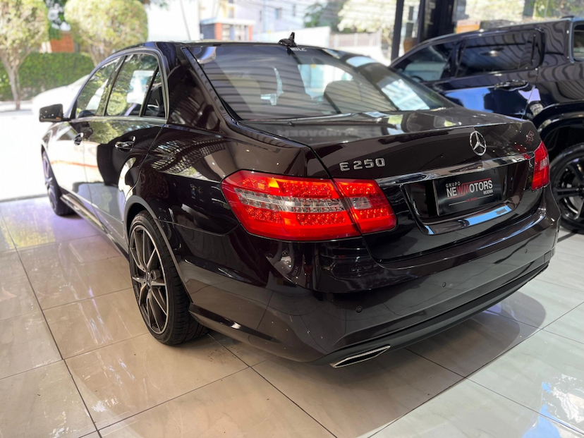 Foto do veículo MERCEDES-BENZ E 250 1.8 CGI AVANTGARDE 16V GASOLINA 4P AUTOMÁTICO 2013 56.000 KM 111.777,00