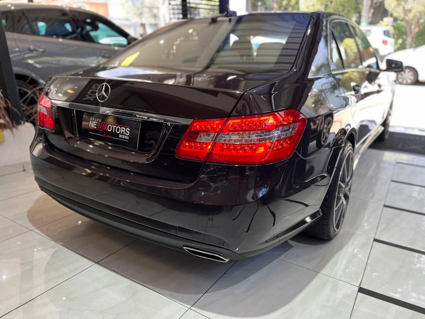 Foto do veículo MERCEDES-BENZ E 250 1.8 CGI AVANTGARDE 16V GASOLINA 4P AUTOMÁTICO 2013 56.000 KM 111.777,00